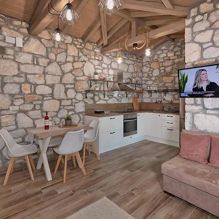 White Stone Dimitra And Eleni فيلة *