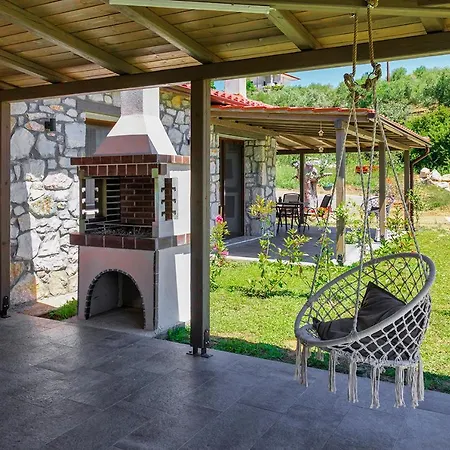 White Stone Dimitra And Eleni *