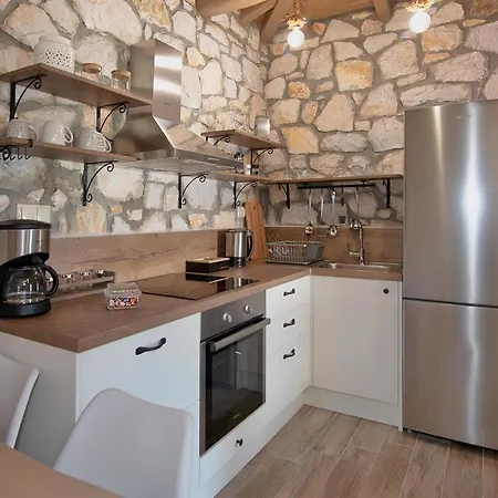 Willa White Stone Dimitra And Eleni Ajos Nikolaos