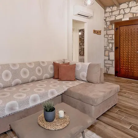 White Stone Dimitra And Eleni *