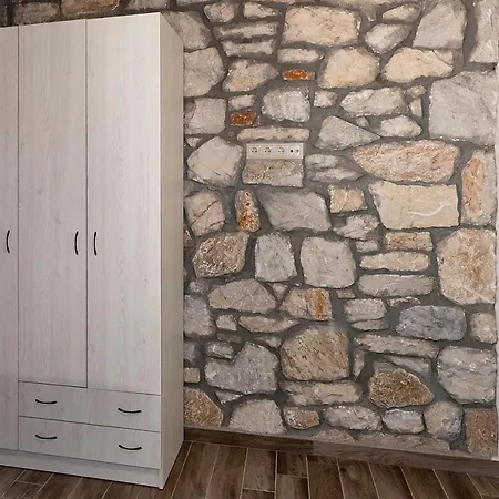 Willa White Stone Dimitra And Eleni Ajos Nikolaos