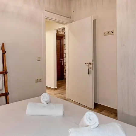 Willa White Stone Dimitra And Eleni *